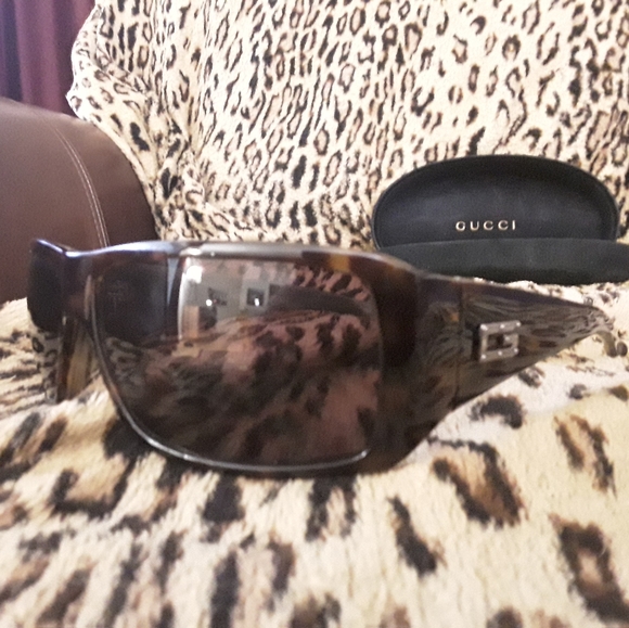 Gucci Italian Sunglasses - Picture 2 of 4